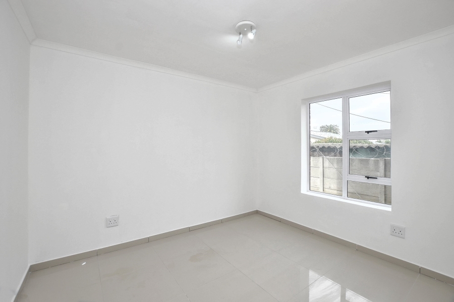 22 Bedroom Property for Sale in Oakdale Western Cape